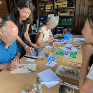Atelier dessin d'oiseaux au stylo sur vieux papier avec Élodie Tribut