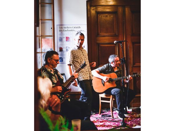 Steve Verbeke TRIO :Stan Noubard Pacha (guitare), Steve Verbeke (harmonica et chant), Jérémie Tepper (guitare) 
©Crédit photo : Éva Barton